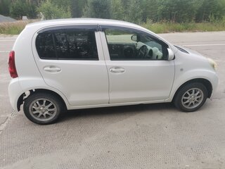 2011 Toyota Passo II (C30), белый, 715000 рублей, вид 4