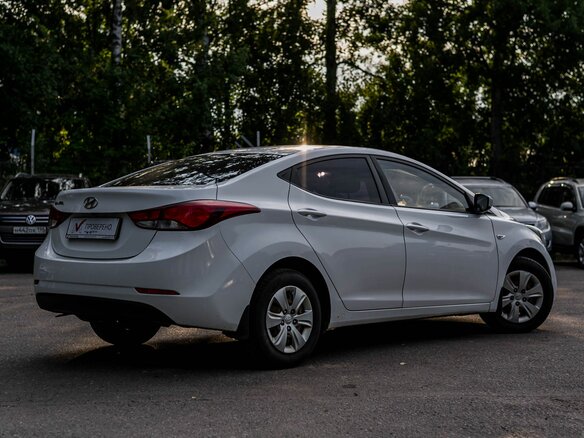 2015 Hyundai Elantra V (MD) Рестайлинг, белый, 850000 рублей - вид 1