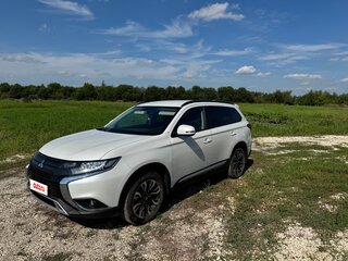 2021 Mitsubishi Outlander III Рестайлинг 3, белый, 3000000 рублей, вид 3