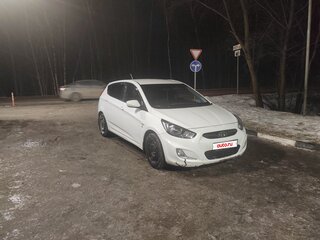 2013 Hyundai Solaris I, белый, 600000 рублей, вид 4