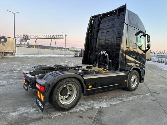 2022 Volvo FH, чёрный, 12990000 рублей - вид 4