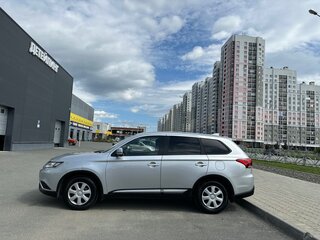 2021 Mitsubishi Outlander III Рестайлинг 3, серебристый, 2400000 рублей, вид 5