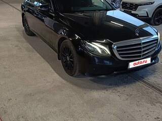 2017 Mercedes-Benz E-Класс 200 V (W213, S213, C238), чёрный, 2600000 рублей, вид 3