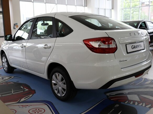 2026 Lada (ВАЗ) Granta I Рестайлинг, белый, 1131000 рублей - вид 5