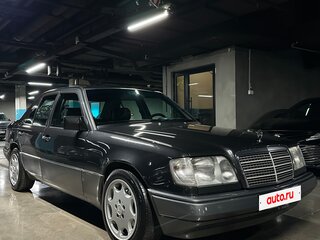1994 Mercedes-Benz E-Класс 220 I (W124), чёрный, 1750000 рублей, вид 2