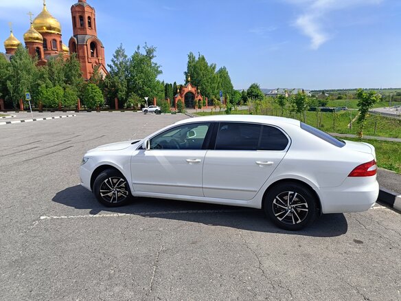 2011 Skoda Superb II, белый, 1500000 рублей - вид 2