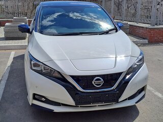 2017 Nissan Leaf II (ZE1), белый, 1550000 рублей, вид 1