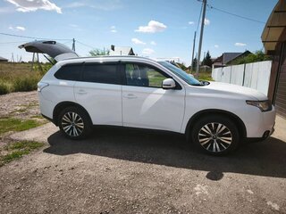 2014 Mitsubishi Outlander III Рестайлинг, белый, 1450000 рублей, вид 1