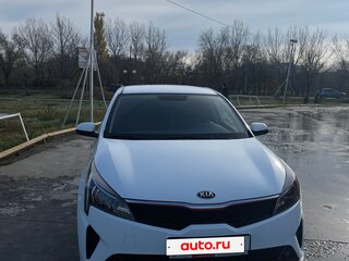 2020 Kia Rio IV Рестайлинг, белый, 1850000 рублей, вид 2