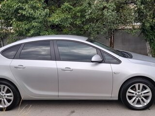 2012 Opel Astra J Рестайлинг, серебристый, 1000000 рублей, вид 2