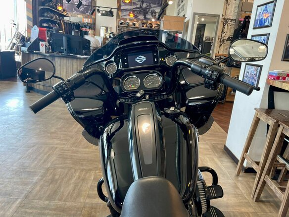 2021 Harley-Davidson Road Glide, чёрный, 2890000 рублей - вид 11