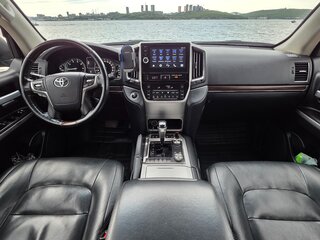 2018 Toyota Land Cruiser 200 Series Рестайлинг 2, чёрный, 7500000 рублей, вид 3