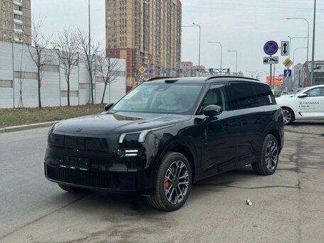 Lynk & Co 900