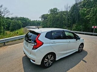 2017 Honda Fit III Рестайлинг, белый, 1200000 рублей, вид 4
