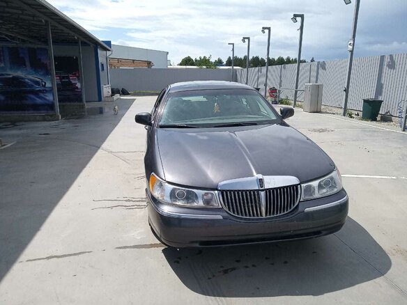 2000 Lincoln Town Car III, серый - вид 2