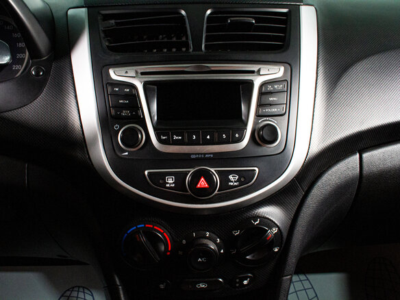 2014 Hyundai Solaris I Рестайлинг, чёрный, 799000 рублей - вид 12