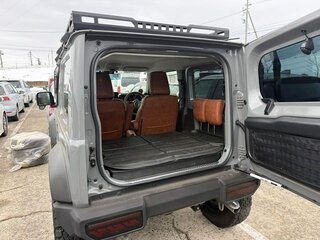 2022 Suzuki Jimny Sierra IV, серый, 1546911 рублей, вид 5