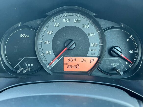 2018 Toyota Vitz III (XP130) Рестайлинг 2, белый, 1280000 рублей - вид 7