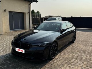 2021 BMW 5 серии 540i VII (G30/G31/G38) Рестайлинг, серый, 4800000 рублей, вид 1