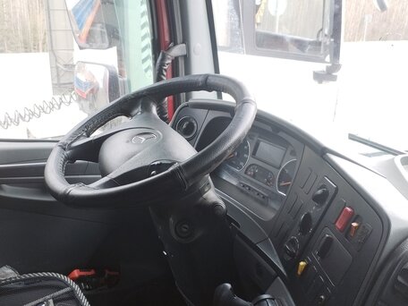 2011 Mercedes-Benz Axor, красный, 3000000 рублей, вид 4
