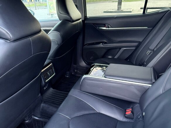 2019 Toyota Camry VIII (XV70), белый, 3700000 рублей - вид 8