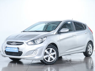 2011 Hyundai Solaris I, серебристый, 699000 рублей, вид 3