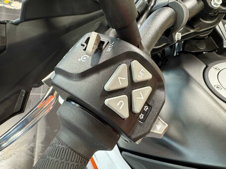 2024 KTM 790 Adventure, белый, 1449900 рублей, вид 5
