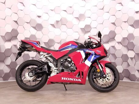 2021 Honda CBR 600RR, красный, 1329000 рублей, вид 3