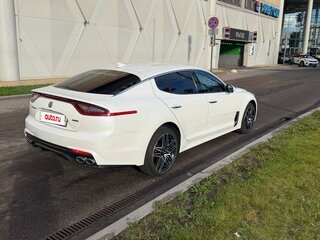 2019 Kia Stinger I, белый, 2299000 рублей, вид 3