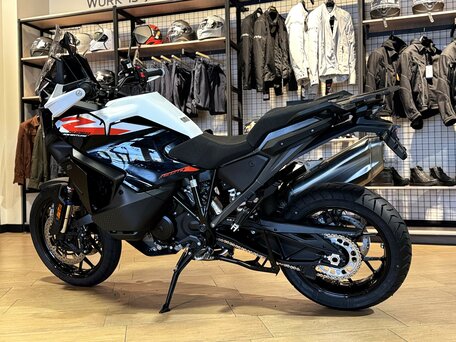2026 KTM 1390 Super Adventure S Evo, чёрный, 2390000 рублей, вид 4