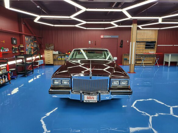 1982 Cadillac DeVille V, красный - вид 3