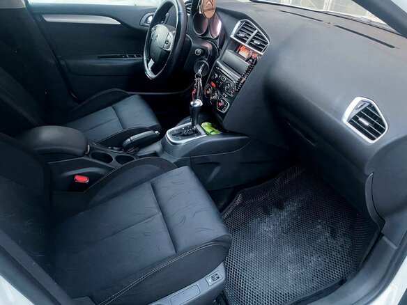 2012 Citroen C4 II, белый, 690000 рублей - вид 5