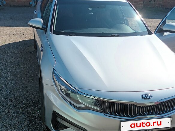 2019 Kia Optima IV Рестайлинг, серебристый, 1650000 рублей - вид 1