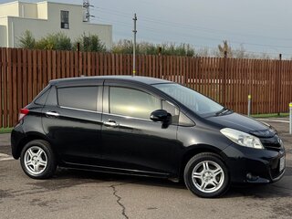 2011 Toyota Vitz III (XP130), чёрный, 540000 рублей, вид 2