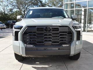 2025 Toyota Tundra CrewMax III, серый, 11958422 рублей, вид 2