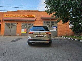 2018 Volkswagen Tiguan II, бежевый, 3200000 рублей, вид 2