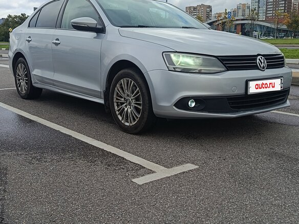 2011 Volkswagen Jetta VI, серебристый - вид 2