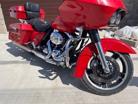 2010 Harley-Davidson Road Glide, красный, 1500000 рублей, вид 2