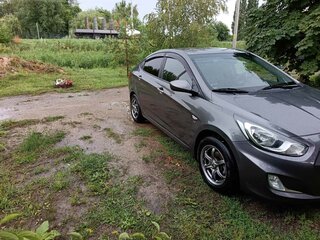 2013 Hyundai Solaris I, серый, 890000 рублей, вид 2