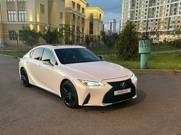 2021 Lexus IS 300 III Рестайлинг 2, белый, 5100000 рублей - вид 2