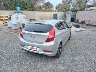 2015 Hyundai Solaris I Рестайлинг, серебристый, 900000 рублей, вид 3