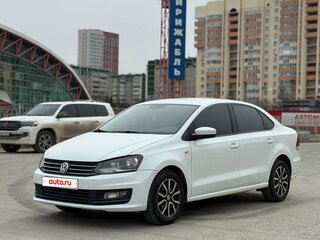2016 Volkswagen Polo V Рестайлинг, белый, 950000 рублей, вид 1