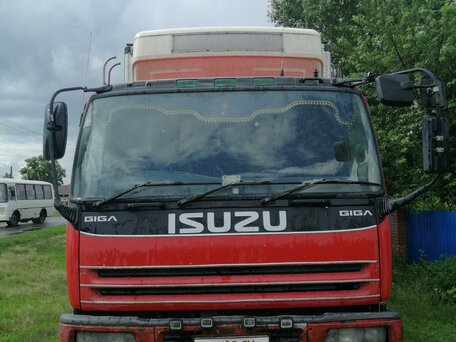 1997 Isuzu Giga (C-series), пурпурный, 2700000 рублей, вид 1