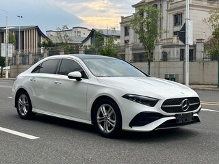2023 Mercedes-Benz A-Класс 180 Long IV (W177) Рестайлинг, белый, 2000001 рублей, вид 3