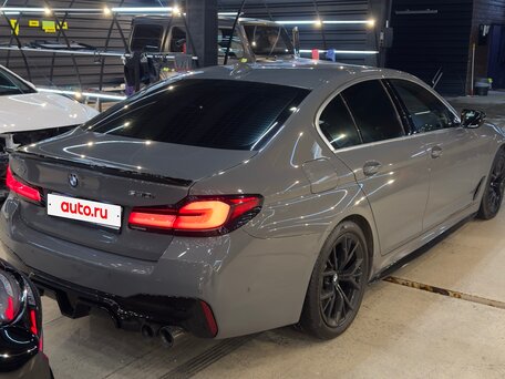 2022 BMW 5 серии 530i xDrive VII (G30/G31/G38) Рестайлинг, серый, 4890000 рублей, вид 4