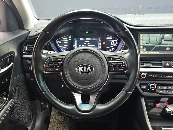 2021 Kia Niro I Рестайлинг, белый, 1600000 рублей - вид 7