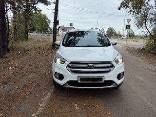 2017 Ford Kuga II Рестайлинг, белый, 2300000 рублей, вид 2