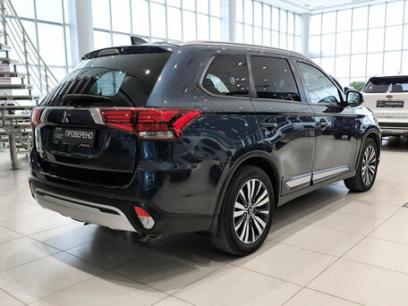 2020 Mitsubishi Outlander III Рестайлинг 3, синий, 1950000 рублей, вид 5