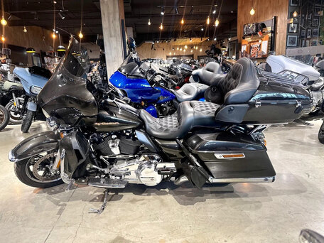 2018 Harley-Davidson Ultra Limited, серый, 2250000 рублей, вид 1