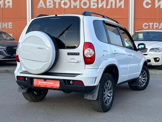 2017 Chevrolet Niva I Рестайлинг, белый, 780000 рублей, вид 5
